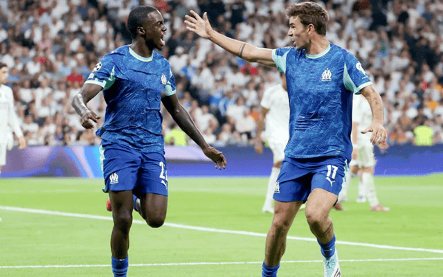 包含赛地聚焦：欧冠今晨热度飙升，里尔状态回暖，赛场秩序良好，身体对抗强度拉满的词条